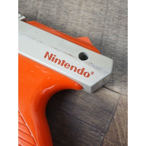 Nintendo NES Zapper Gun NES-005 Orange OEM - Tested & Working - Picture 2 of 7